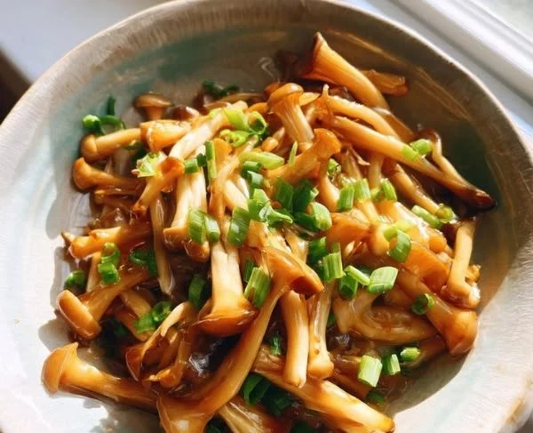 Enoki mushrooms served with garlic sauce on a plate