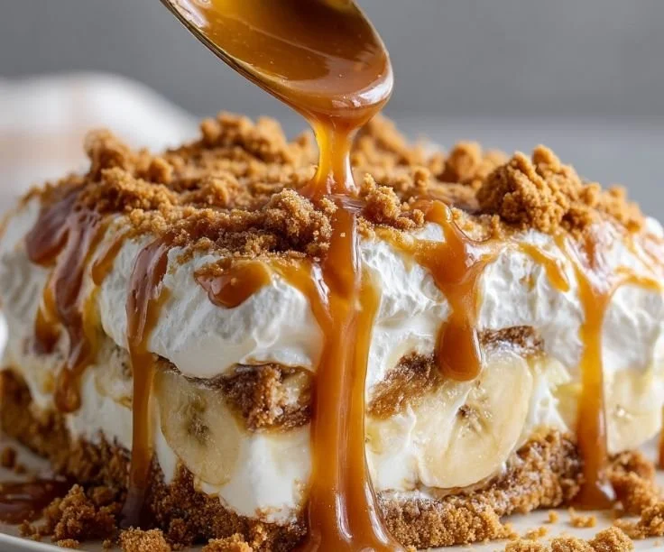 A delicious serving of Biscoff banana pudding topped with caramel drizzle.